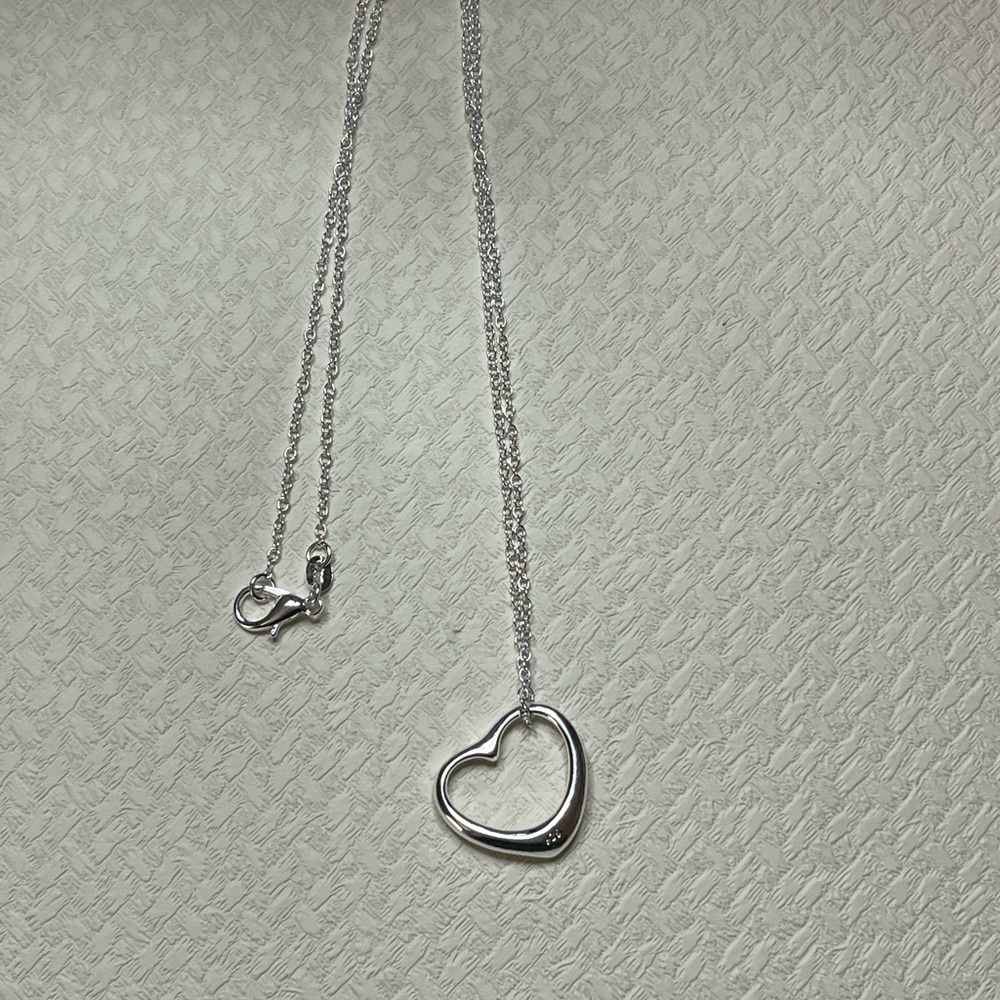 NWT Silver Heart Necklace